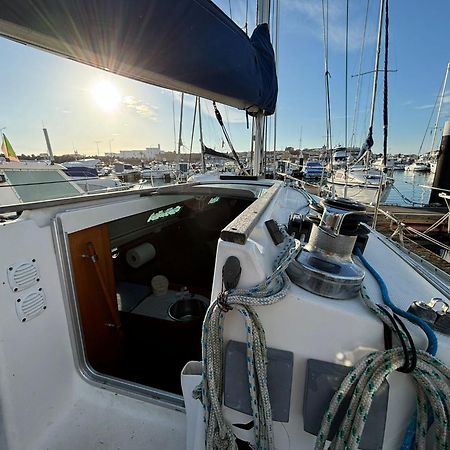 Barco A Vela Em Peniche - West Sailing Hotel ภายนอก รูปภาพ