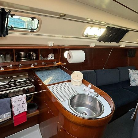Barco A Vela Em Peniche - West Sailing Hotel ภายนอก รูปภาพ